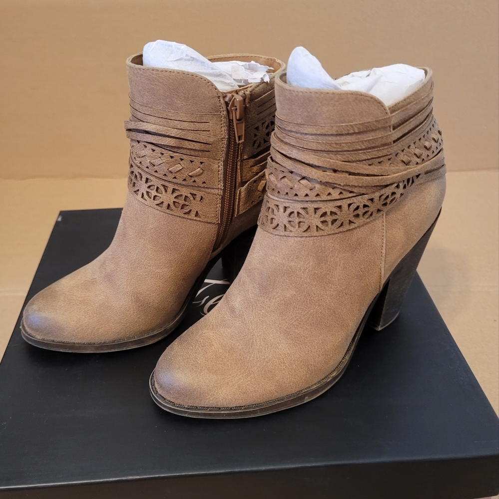 Fergie Weldon Women's Sand Booties Size 5.5